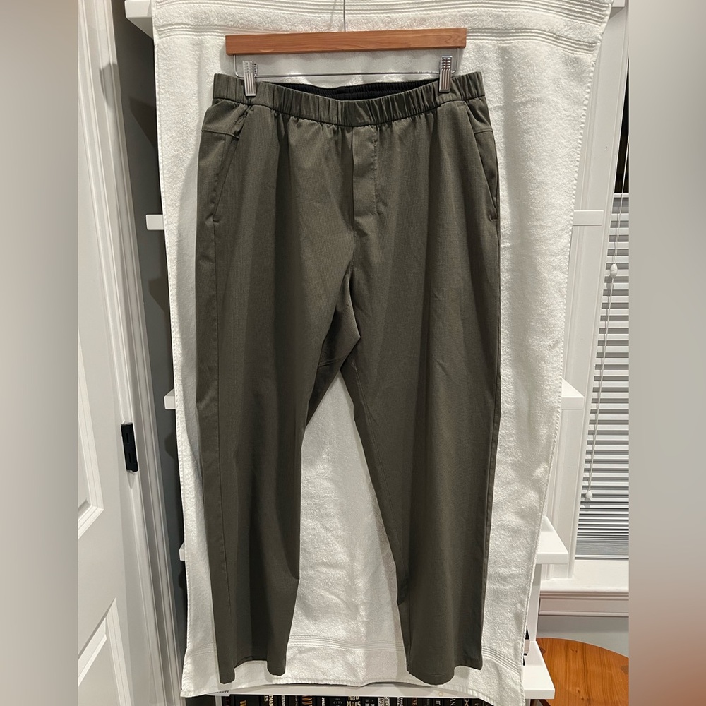 Lululemon ABC Woven Air Pull On Pants Regular XL Army Green
